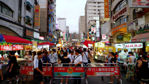 六合夜市場景圖